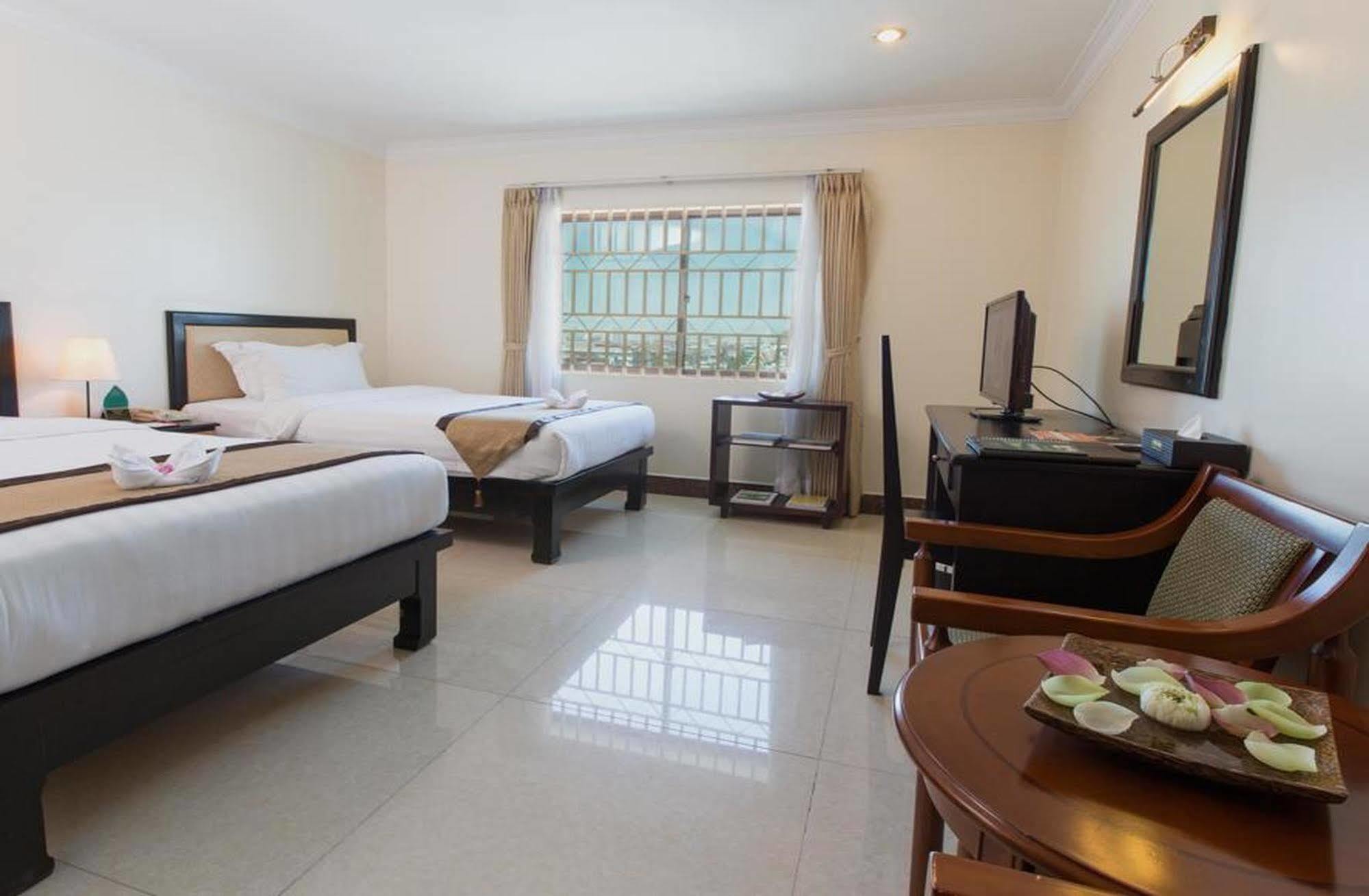 Cardamom Hotel & Apartment Phnom Pen Exterior foto