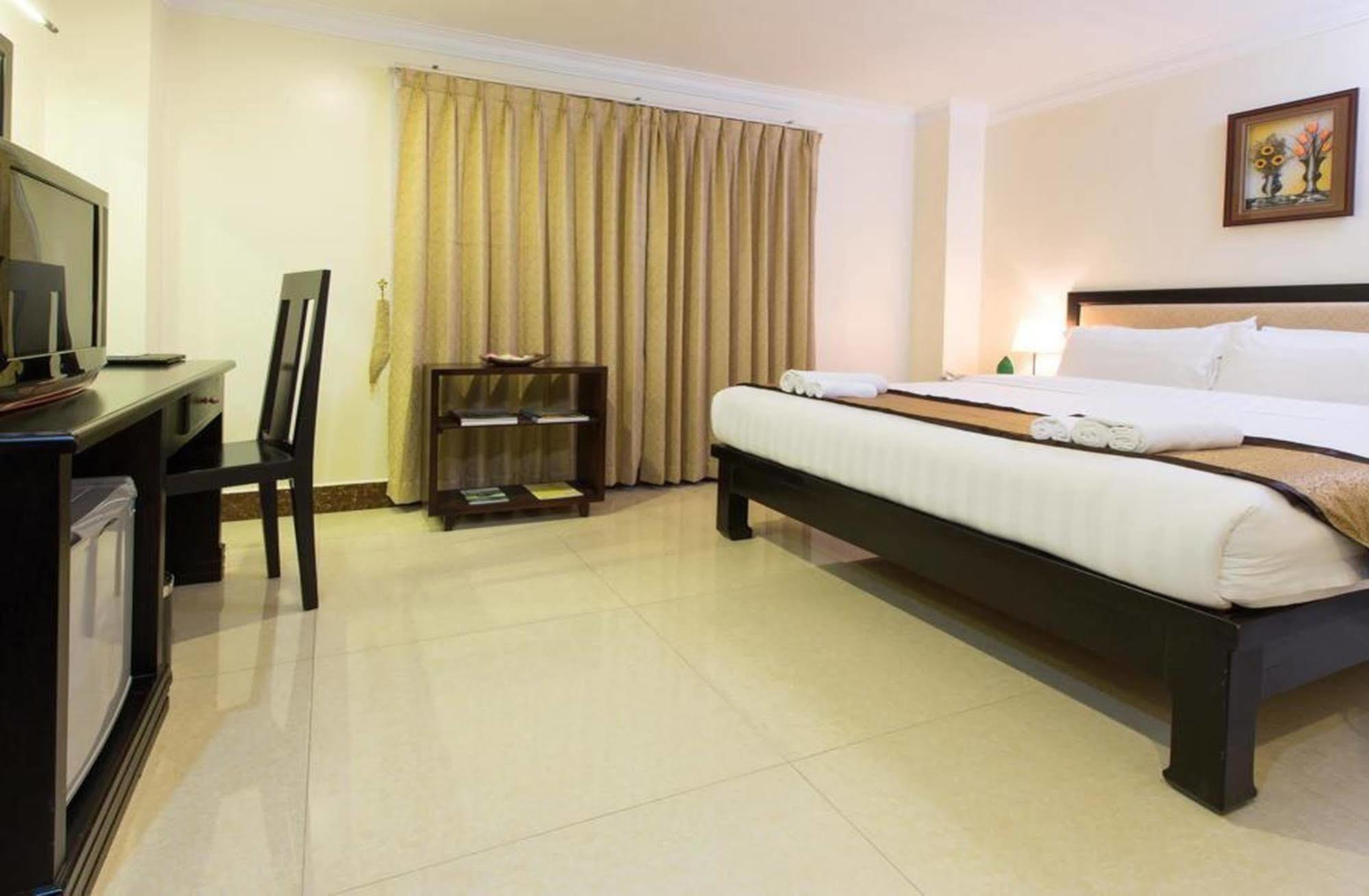 Cardamom Hotel & Apartment Phnom Pen Exterior foto