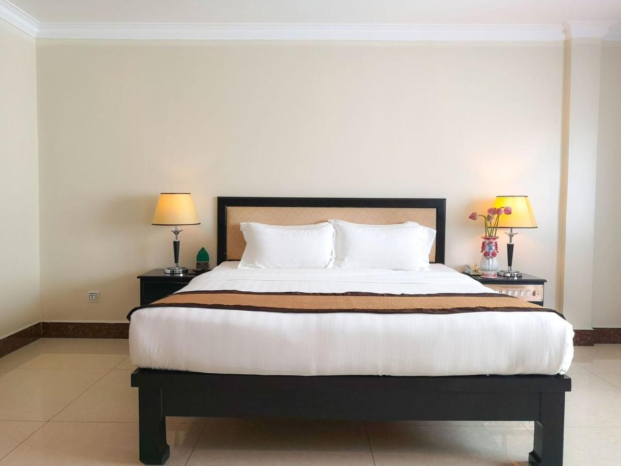 Cardamom Hotel & Apartment Phnom Pen Exterior foto