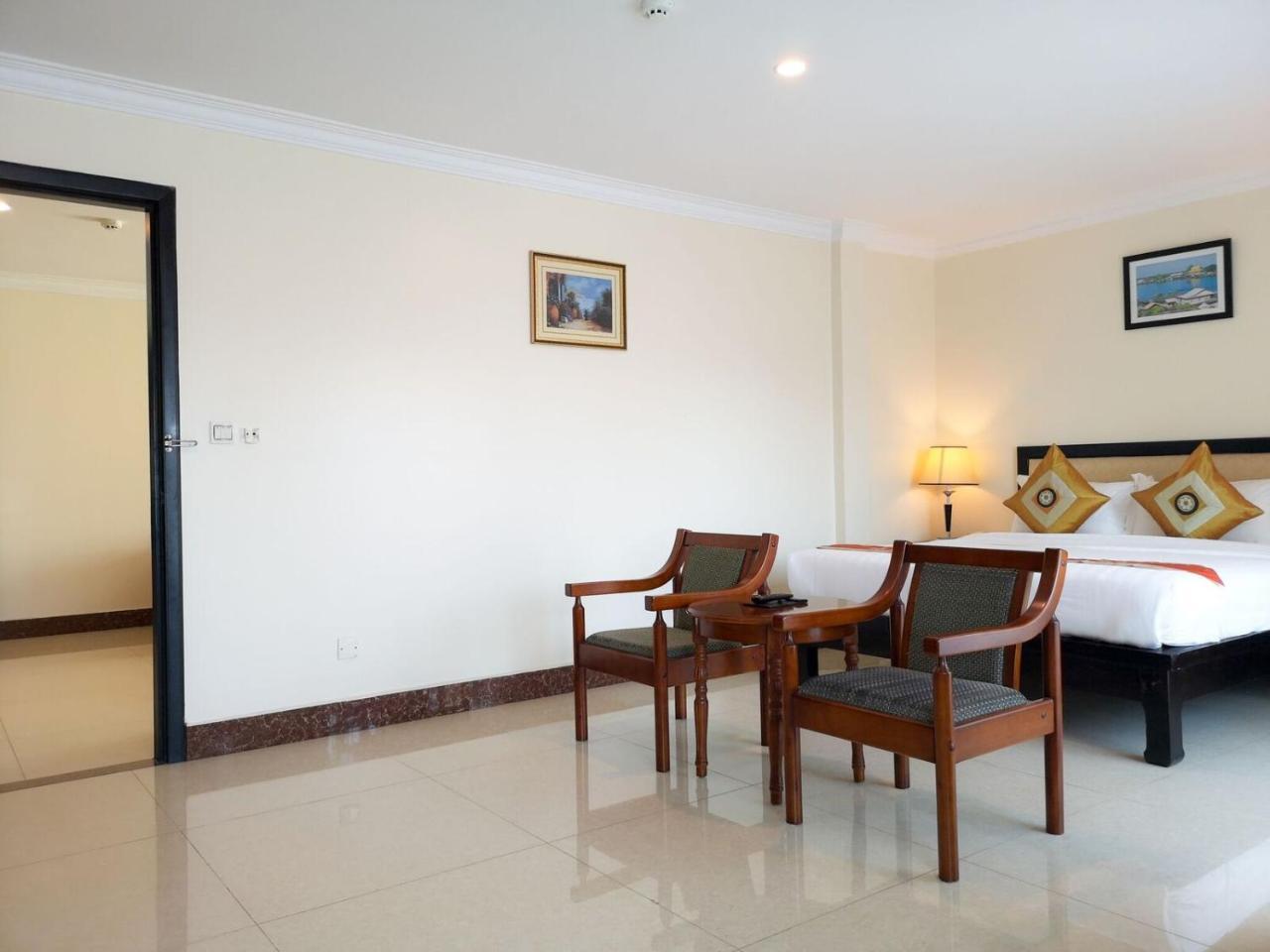 Cardamom Hotel & Apartment Phnom Pen Exterior foto
